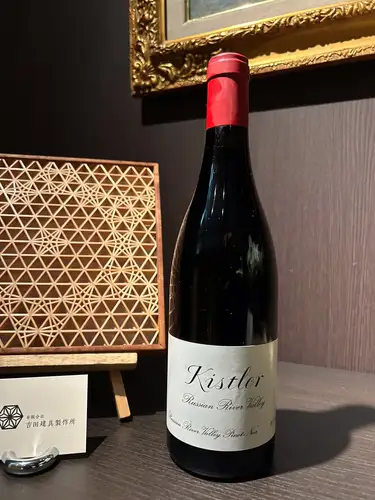 .
〜別邸涵養荘ワイン便り✉️〜
ロシアン・リヴァー・ヴァレーピノ・ノワール
Russian river valley pinot noir
キスラー・ヴィンヤード
Kistler vineyards
カリフォルニアの至宝と呼ばれるキスラーが造るピノ・ノワールの中で、歴史のあるキュヴェのひとつ。瑞々しくピュアな果実味が魅力の1本です。
プロフィールのリンクからwebサイトにアクセスできます!
🔍@seikoan_bettei_kanyoso
ご予約 お問い合わせは、
📞025-211-7703
ネット予約はこちらから
ホットペッパー
https://seikoanbetteikanyoso.owst.jp
Russian river valley pinot noir
Kistler vineyards
One of the historic cuvées among the Pinot Noir made by Kissler, known as the treasure of California. It is one of the charms with a fresh and pure fruit flavor.
↓Online reservations are recommended for reservations!
https://seikoanbetteikanyoso.owst.jp/(HOT PEPPER)
For reservations and inquiries,
📞025-211-7703
You can access the website from the profile link!
🔍@seikoan_bettei_kanyoso
You can see more details such as other SNS and gourmet sites here ↓↓
https://lit.link/Qes1EGif55alyDCldOYLbnL3EXI3(lit.link)
#別邸涵養荘 #新潟グルメ #記念日ディナー #顔合わせ #新潟グランドホテル