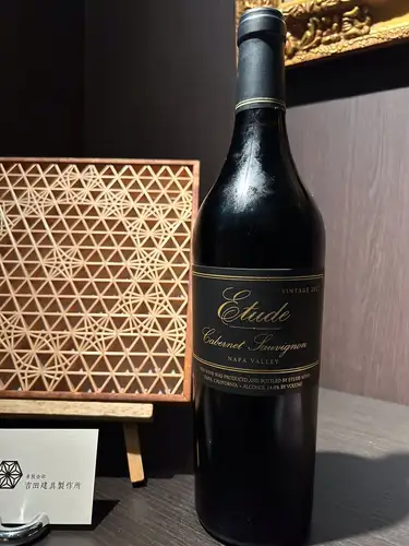 .
貝泰·坎約索 ~ 葡萄酒配送
納帕谷赤霞珠
Napa Valley Cabernet Sauvignon
練習曲
Etude

濃鬱的漿果和醋栗香氣。它擁有清新怡人的口味，帶有可可、全麥餅乾香料和薄荷的淡淡香味。獨特的細膩質地預示著優雅的成熟。

Rich aromas of berries and currants. With its freshness and attractive flavor, it has a hint of cocoa, Graham cracker spices, and mint. The clear and fine texture foreshadows elegant aging.

你可以透過我個人資料中的連結造訪該網站！
🔍@seikoan_bettei_kanyoso

如需預約或諮詢，
📞025-211-7703

點這裡線上預訂
辣椒
https://seikoanbetteikanyoso.owst.jp/

#BetteiKanyoso #新潟美食 #新潟午餐 #新潟晚餐 #週年紀念晚餐