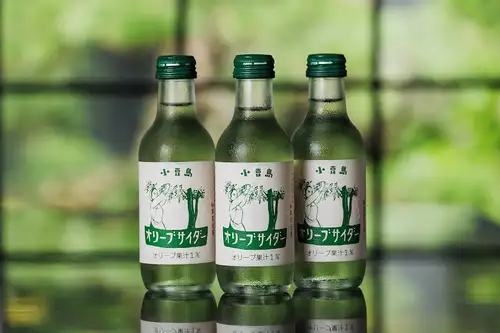 夏季推薦✨
本地產的蘋果酒，對美容和健康都很有益🥤

[小豆島橄欖蘋果酒]
採用香川縣小豆島特產橄欖汁製成。
帶有淡淡甜味的果味蘋果酒。
在香川縣產品大賽中榮獲知事獎。它抑制了橄欖特有的苦味，並具有像青蘋果一樣清爽的口感。
它具有新鮮橄欖的獨特風味。橄欖汁含有對美容和健康有益的食材。
它含有大量的多酚。

建議線上預訂！
https://seikoanbetteikanyoso.owst.jp/ (辣椒)

如需預約或諮詢，
📞025-211-7703

從我個人資料中的鏈接
您可以造訪該網站！
🔍@seikoan_bettei_kanyoso

其他社交媒體和美食網站等。
您可以在這裡找到更多詳情↓↓
https://lit.link/Qes1EGif55alyDCldOYLbnL3EXI3
（Bettei Kanyoso Ritlink）

↓建議線上預訂！
https://seikoanbetteikanyoso.owst.jp/(HOT PEPPER)

For reservations and inquiries,
📞025-211-7703

You can access the website from the profile link!
🔍@seikoan_bettei_kanyoso

您可以在這裡查看更多詳情，例如其他社交媒體和美食網站↓↓
https://lit.link/Qes1EGif55alyDCldOYLbnL3EXI3(lit.link)

#OliveCider #Shodoshima #BetteiKanyoso #NiigataRestaurant #niigatarestraurant