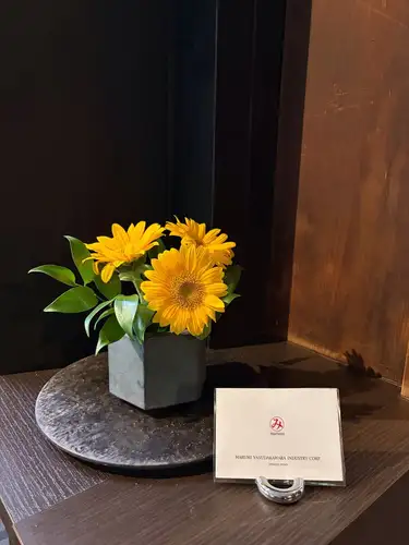 暑い日が続いております💦
熱中症にお気をつけください！

【別邸涵養荘の今週のお花💐】

お店を彩るお花たちです💐
プロデュースは小山生花店様にお願いしております！
いつもありがとうございます😊

先日より入口にある大久保鋳物が変わりました！
今年の干支「午」を展示しております。
https://souemon-imono.com/

『安田瓦花器MYK』Marumi Yasuda Kawara
木の暖かみと凛とした美しさを兼ね備え、 花に寄り添い支えます。
(丸三安田瓦工業オンラインストアより)
https://marumikawara.stores.jp/

ご来店お待ちしております^ ^

↓ご予約はオンライン予約がおすすめです！
https://seikoanbetteikanyoso.owst.jp/（ホットペッパー）

ご予約  お問い合わせは、
📞025-211-7703

プロフィールのリンクから
webサイトにアクセスできます！
🔍@seikoan_bettei_kanyoso

その他SNSやグルメサイトなど
詳細はこちらからご覧いただけます↓↓
https://lit.link/Qes1EGif55alyDCldOYLbnL3EXI3
(別邸涵養荘リットリンク)

【This week's flowers at Bettei Kanyoso 💐】

These are the flowers that decorate the store.💐
We ask Koyamaseikaten to produce it!
Thank you as always.😊

The Okubo Casting at the entrance has changed since the other day!
This year's zodiac sign "Wu" is on display.
https://souemon-imono.com/

"Yasuda Tile Flowerware MYK"Marumi Yasuda Kawara
It combines the warmth and dignified beauty of the tree, and supports the flowers.
(From the Marusan Yasuda Tile Industry Online Store)
https://marumikawara.stores.jp/

We look forward to your reservation.

↓Online reservations are recommended for reservations!
https://seikoanbetteikanyoso.owst.jp/(HOT PEPPER)

For reservations and inquiries,
📞025-211-7703

You can access the website from the profile link!
🔍@seikoan_bettei_kanyoso

You can see more details such as other SNS and gourmet sites here ↓↓
https://lit.link/Qes1EGif55alyDCldOYLbnL3EXI3(lit.link)

#別邸涵養荘 #大久保鋳物 #安田瓦 #泉田佑子 #新潟グランドホテル