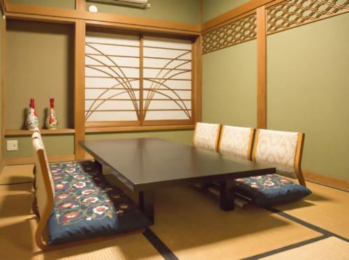 A variety of tatami seats are available.