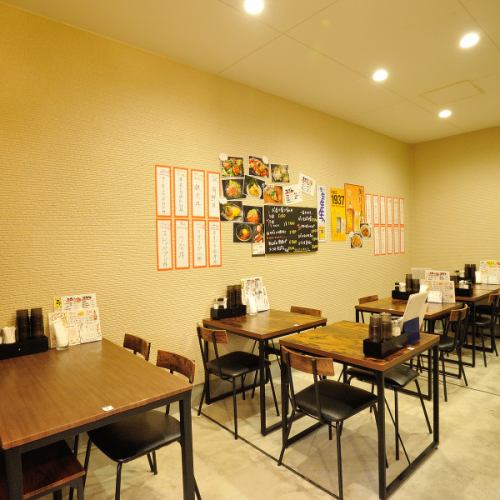 <p>【お仕事終わりにも最適◎】当店は、カウンター席や2名様用のテーブル席、4名様用のテーブル席をご用意◎活気あるカジュアルな雰囲気が魅力で、仕事終わりのちょい飲みや同僚との飲み会にもぴったり。新鮮な海鮮料理をリーズナブルに楽しめるので、気軽に立ち寄ってお友達や同僚と楽しいひとときを過ごせます♪</p>