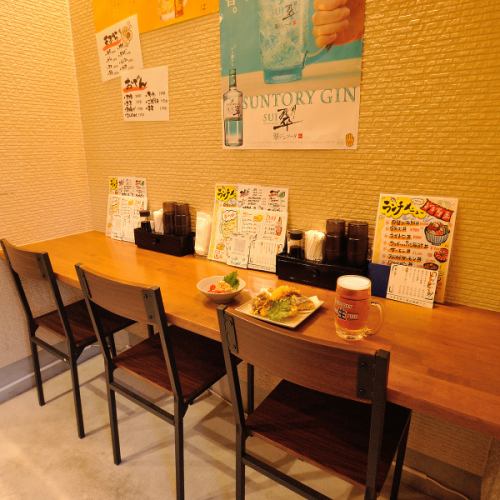 <p>【ランチ利用・昼飲みにもぴったり◎】土日の営業は、昼飲みを気軽に楽しむことができます◎友人とのちょい飲みや、ランチにも最適なメニューを取り揃えています。新鮮な海鮮料理をリーズナブルに味わいながら、リラックスした雰囲気で楽しいひとときをお過ごしください。お昼のひとときにぜひご利用ください♪</p>