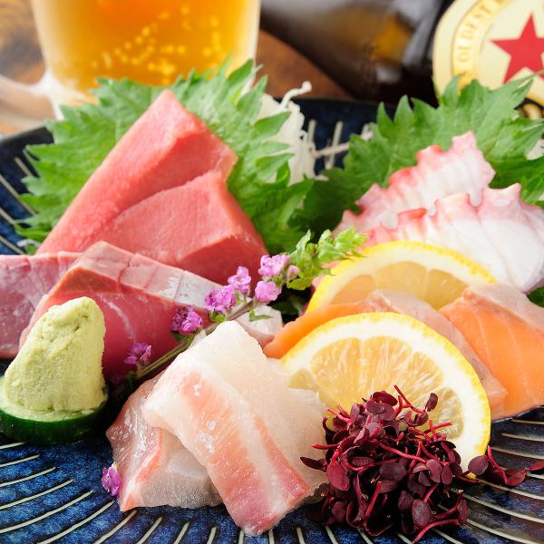 【当店自慢の逸品其の壱！】日本酒との相性ぴったり◎「厳選仕入れ」鮮度抜群の≪お造り≫ 550円(税込)～