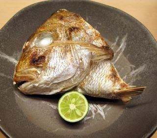 Grilled sea bream helmet