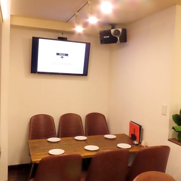 お洒落で落ち着く雰囲気の店内♪2名/6名/12名など人数に合わせたレイアウがト可能なので、誕生日サプライズと組み合わせて大満足の女子会を実現できます♪他のお客様と接触を抑えられる、半個室空間もご用意あり◎