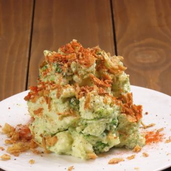 タコとバジルのポテトサラダ