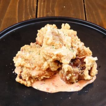 チーズ衣の鶏塩唐揚げ特製オーロラソース添え