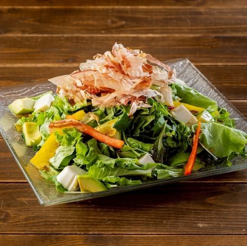 アボカドと鰹節の和風サラダ～わさびドレッシング～