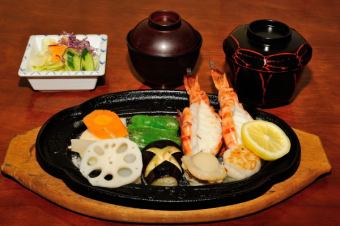 Shrimp C set meal (・ 2 shrimp, squid, scallop)