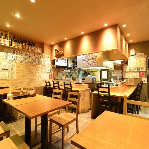 We also have counter seats that are nice for a drink after work.It's a great place for dining alone, as well as with friends and colleagues. We have a wide selection of shochu and sake, so why not try finding your favorite?