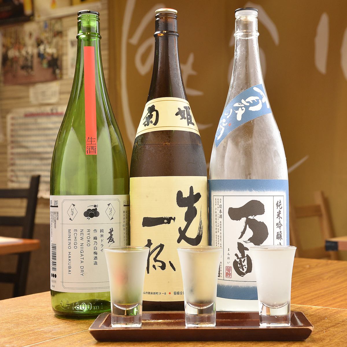 カウンター席×日本酒でしっぽりと。お一人でも入りやすい雰囲気