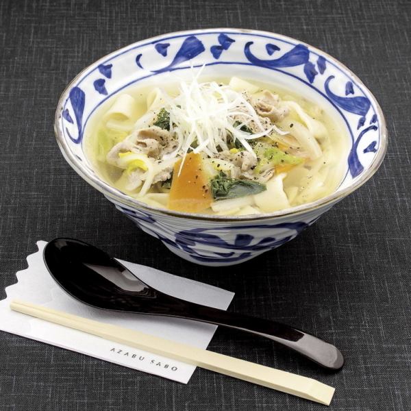 [Seasonal recommended menu] Flat flat udon with pork and Chinese cabbage