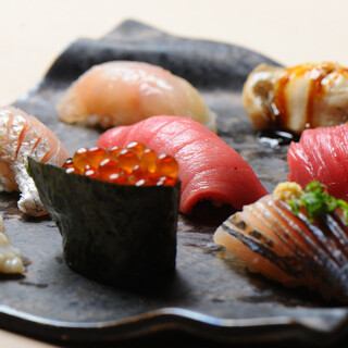 Please enjoy our fresh ingredients and harmonious red vinegar sushi rice at our shop!