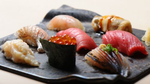 我們對壽司原料的新鮮度感到自豪。與嚴選的壽司米相配性極佳◎廚師推薦5粒！