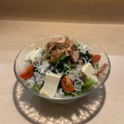 Whitebait and tofu salad with seaweed