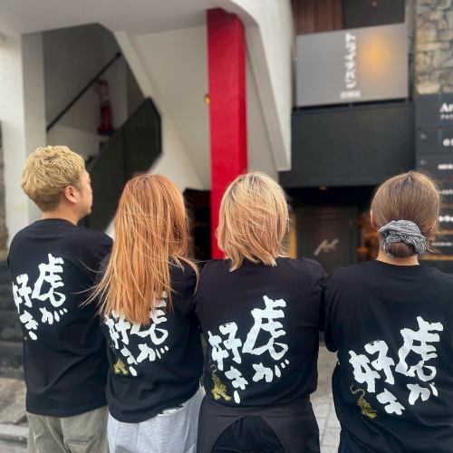 <p>「虎が好き」という言葉をまとったスタッフたちが、今日もあなたをお迎えする。ただの飲食店じゃない。ここは、同じ想いを持つ仲間が集まる場所。熱く、楽しく、美味しく・・・。</p>