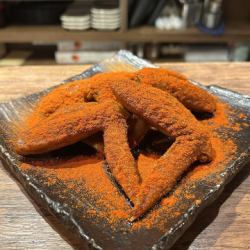 Red chicken wings with homemade spicy sauce (5 pieces)