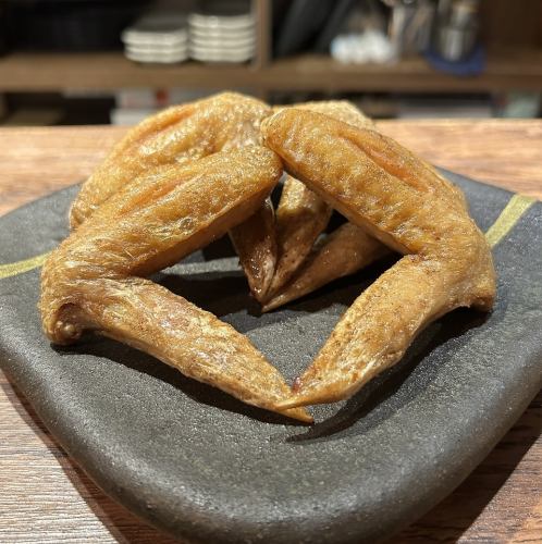 5个白鸡翅,盐和胡椒