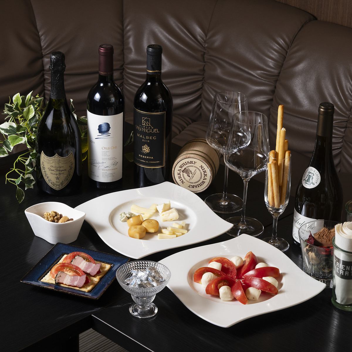 20名程度で宴会やパーティー可能な広々とした席ございます。