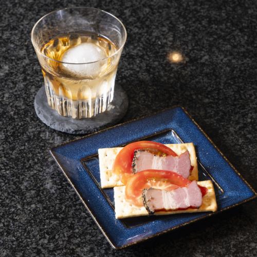 通常シングル(30ml)が一般的ですが、当店はジガー(45ml)