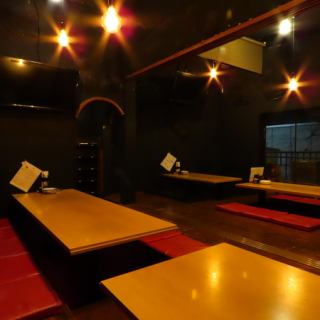 奥にある座敷は2名様～最大40名様までご利用いただけます。会社宴会や同窓会などにも最適です。各種ご要望があればお気軽にお問い合わせください。また、当店の貸切利用も承っております。ご予算やご希望のお料理などもご相談ください。大歓迎のお得なコースもご用意ございます。