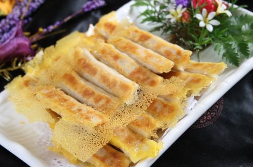 点心師の手つくり鉄鍋棒餃子！