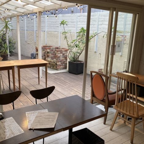 [Just 2 minutes walk from Hankyu Nakatsu Station] Conveniently located near Nakatsu Station! Our restaurant has a private space that spreads out from its hideaway-like appearance! We have terrace seats, table seats, and counter seats on the first floor! The second floor can be reserved exclusively for reservations of 8 to 10 people!