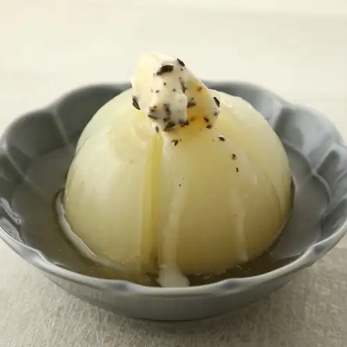 丸ごと玉ねぎのトリュフバターおでん