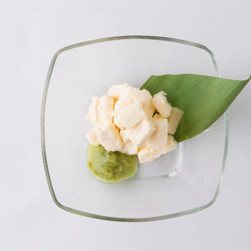 Cream cheese pickled in sake lees