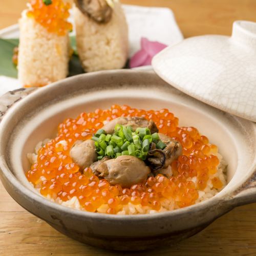 Selectable seafood rice cooked in a clay pot