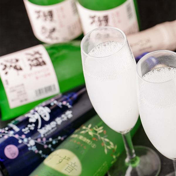 Sake with abundant famous and rare brands and wines that are particular to the production area and variety.