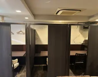 14名様までご利用いただけるゆったりとしたお席♪宴会や接待にもオススメのお席です◎ご宴会に最適な飲み放題付コース5,000円（税込）～ご用意♪個室×飲み放題×おいしい料理でご宴会成功間違いなし!!
