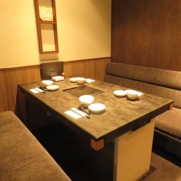 【Private Rooms / Banquets / Charts】 The accommodation is available from 20 persons! Perfect room and table seat perfect for various banquets !!