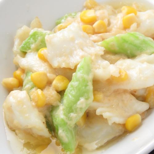 Stir-fried squid and corn with milk