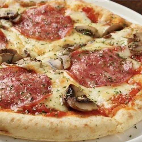 <Popular> Garlic pizza with salami and mushrooms [1100 yen]