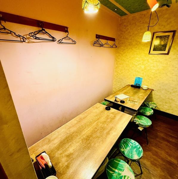 【人気の店内で…】北千住駅西口3分！人気のテーブル席はこだわりの料理をごゆっくりお食事していただけます。半個室は早い者勝ちのため、お早めのご予約をおすすめします！7ー12名様（コースのみ）。
