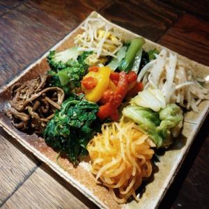 ナムルの八種盛り合わせ
