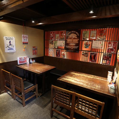 シーンを選ばずにご利用いただける、テーブル席です。肩肘を張らずに、お仲間と楽しいひとときをお過ごしください♪