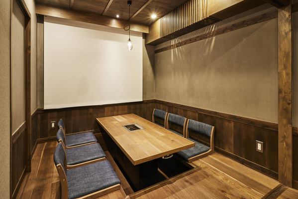 プライベートなお食事会をご満喫いただける和個室もご用意。長い歴史を持つ川越の街に根差し、地域に愛されるハレトケ。古き良き時代を色濃く残す街並みにインスパイアされた内観は、訪れる人々の心を捉え安らぎを与えてくれます。