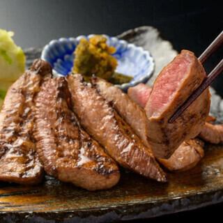 5月限定【豪华食材！厚片牛舌和黑萨摩鸡套餐】含无限量畅饮5,000日元（含税）