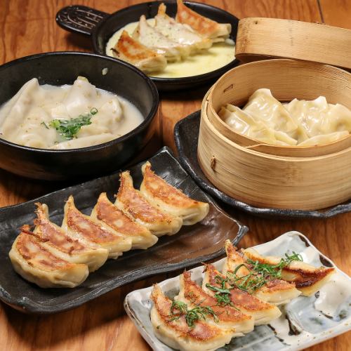 店内仕込みの自家製餃子！