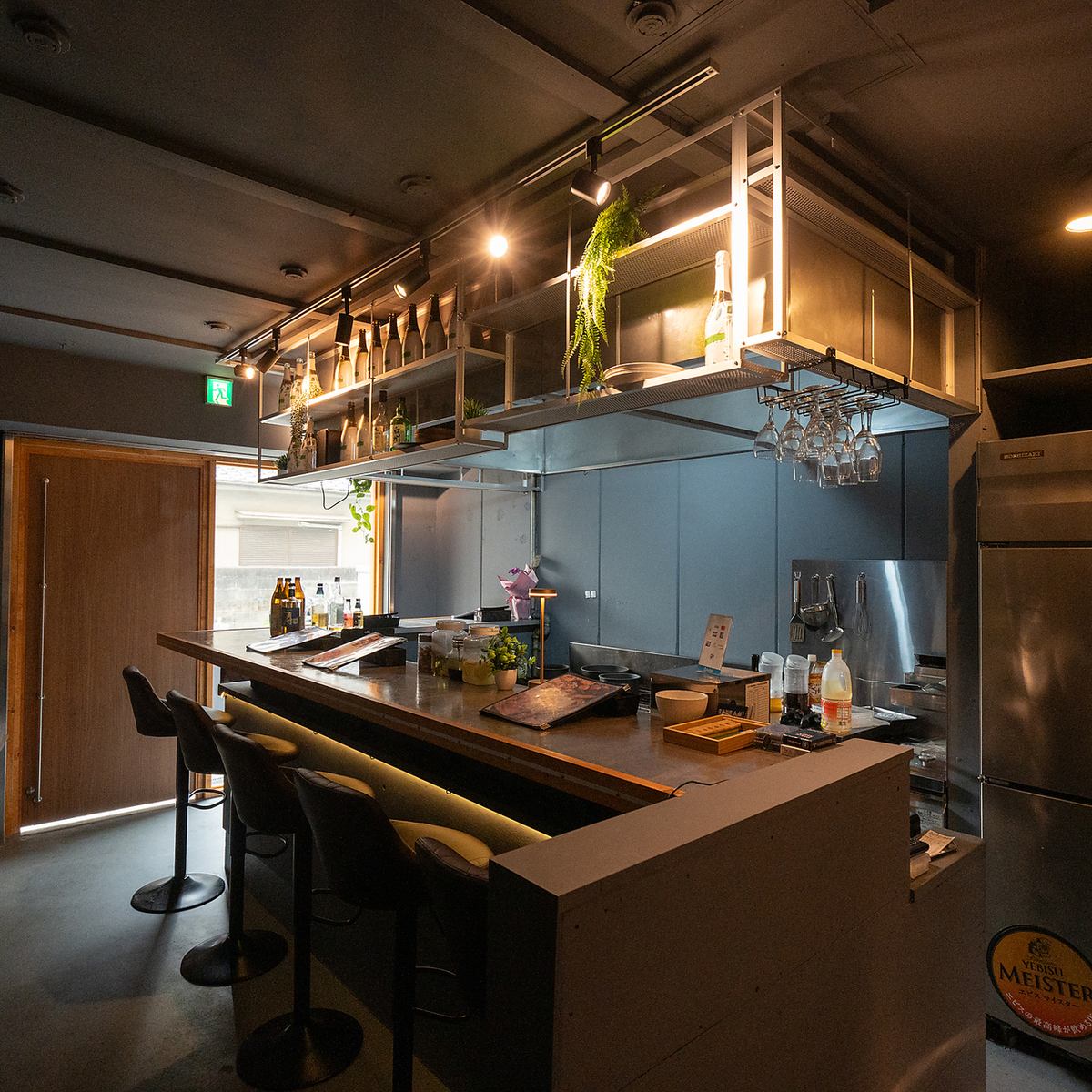 温かみのある間接照明はゆったりとした雰囲気を演出します。