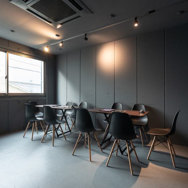 【茨木市駅徒歩5分◎】人数調整のしやすいテーブル席をご用意しております！テーブル6名掛け×１席と2名掛け×４席があり、また繋げて大人数でのご利用も可能です☆女子会やグループでのご利用に是非！