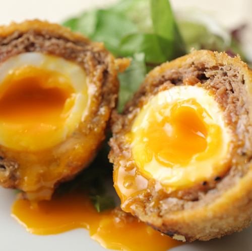 【とろ～り黄身が食欲をそそる♪】スコッチエッグのクリームソース