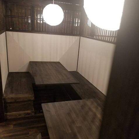 【大人数でも安心の貸切スペース◎】最大40名様までの貸切利用が可能な当店は、飲み会や宴会に最適です。カウンター席と暖簾仕切りのテーブル席（4名掛け×6、2名掛け×1）を完備し、女子会や家族での団欒にも対応。落ち着いた和の空間で、仲間と特別な時間をお楽しみください。