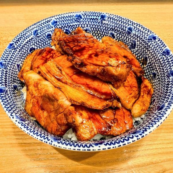 2012年ミシュランガイド掲載「鴨川醤油豚丼」990円(税込)ランチ・ディナー共に御提供できます!