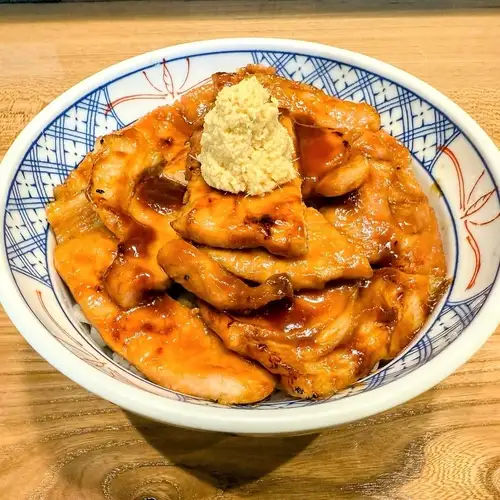 【２０１２年ミシュランガイド掲載】「鴨川味噌豚丼」990円(税込)ランチ・ディナー共に御提供できます！