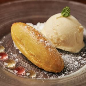 Moist sweet potato with vanilla ice cream/crispy Danish fried bread each