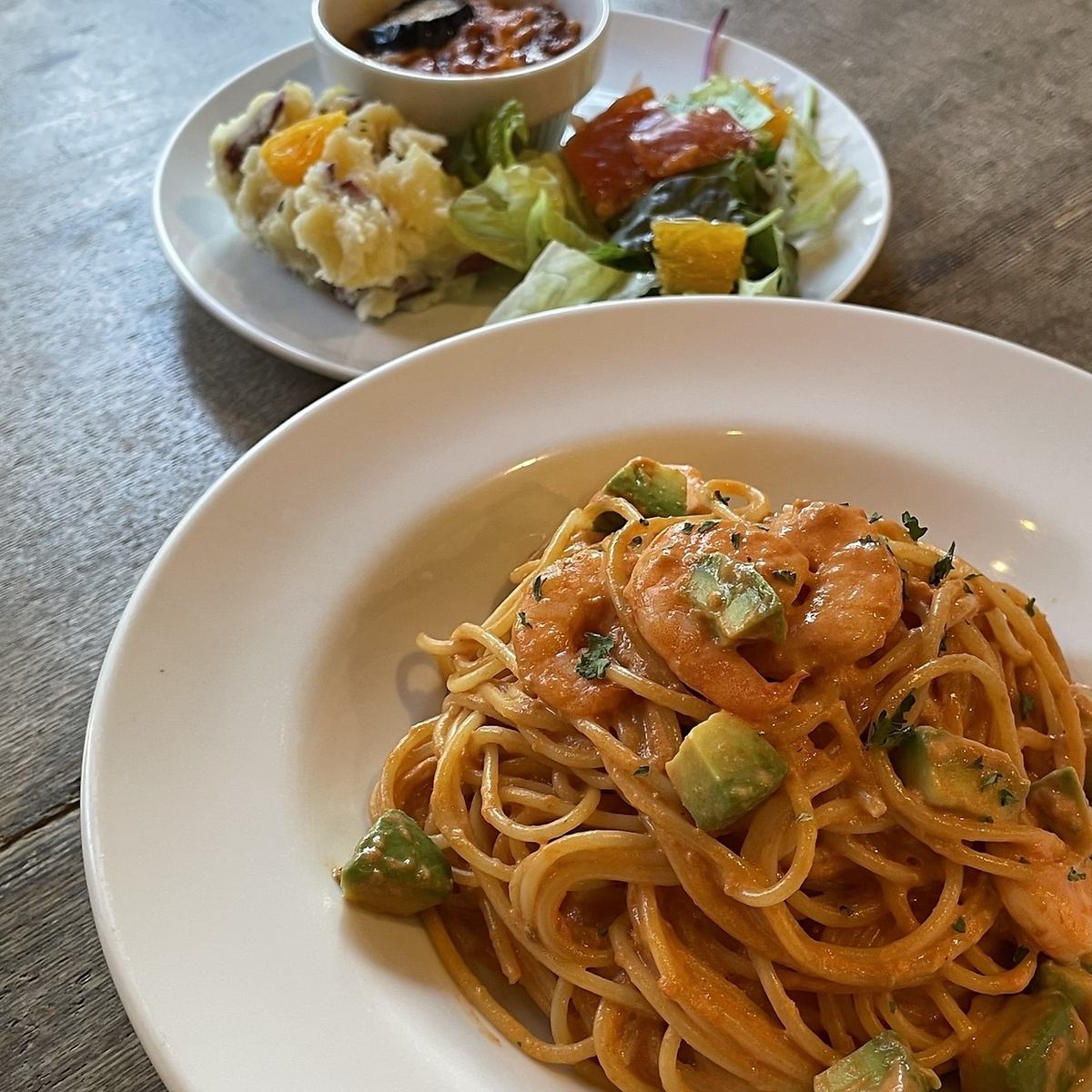 Right next to Shimogamo Shrine → Directly delivered from Tamba ☆ Enjoy seasonal vegetable deli ♪ A fun cafe with a variety of main courses to choose from